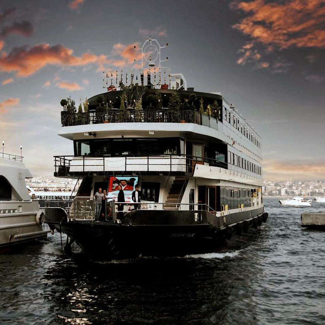 کشتی تفریحی امیرکبیر کیش